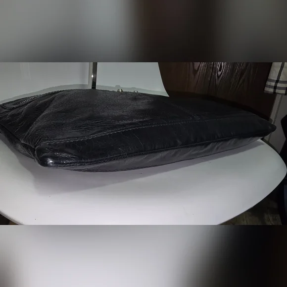 ××× SOLD ××× Balenciaga Classic Clip Clutch - Picture 6 of 15